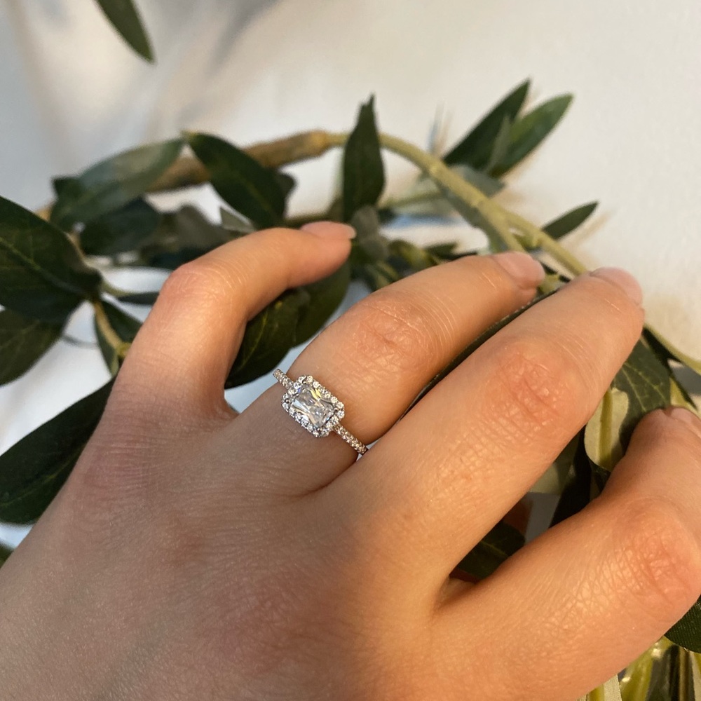 Elegant Silver Diamond Ring